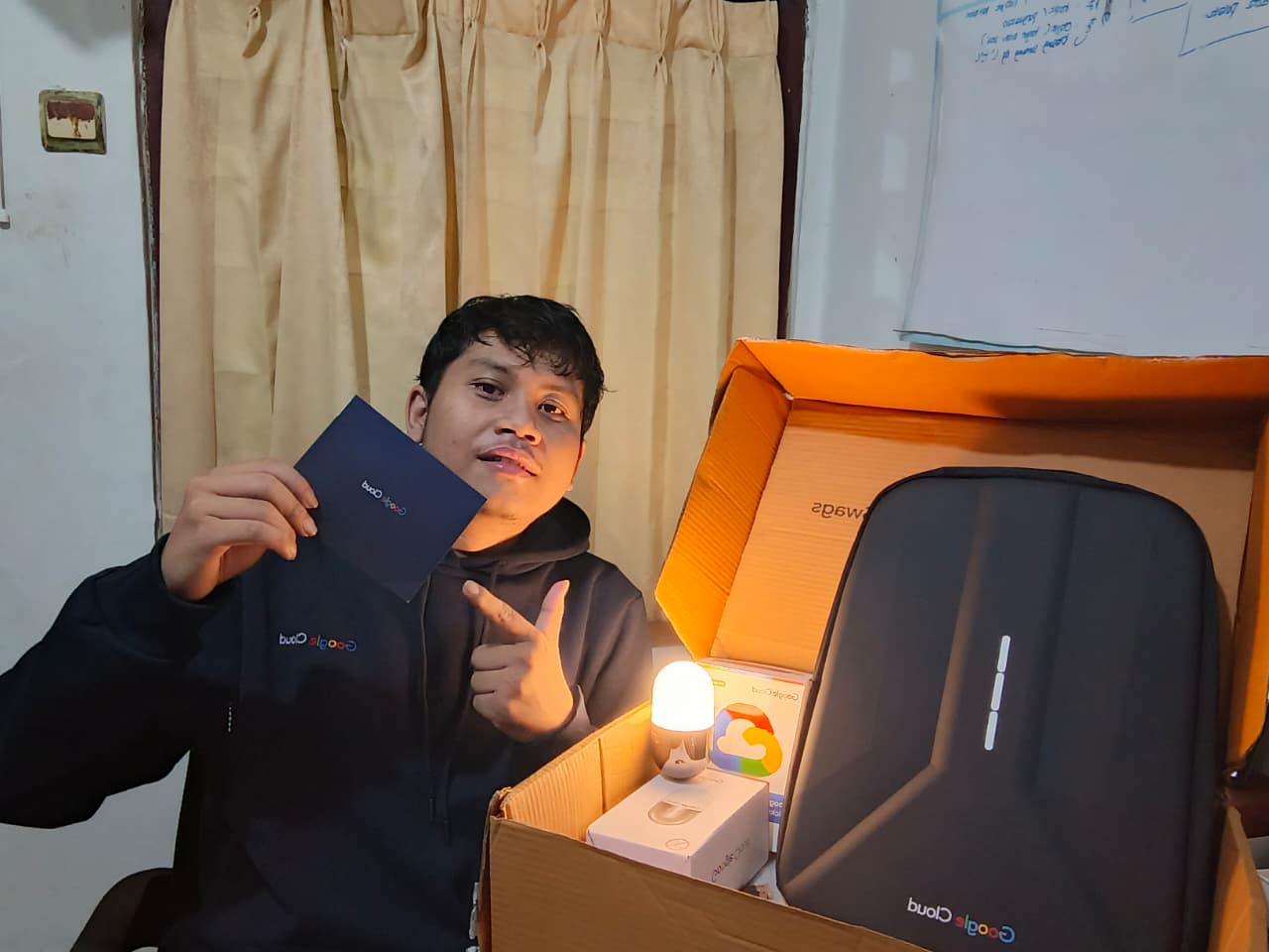 Unboxing reward Google Cloud Arcade